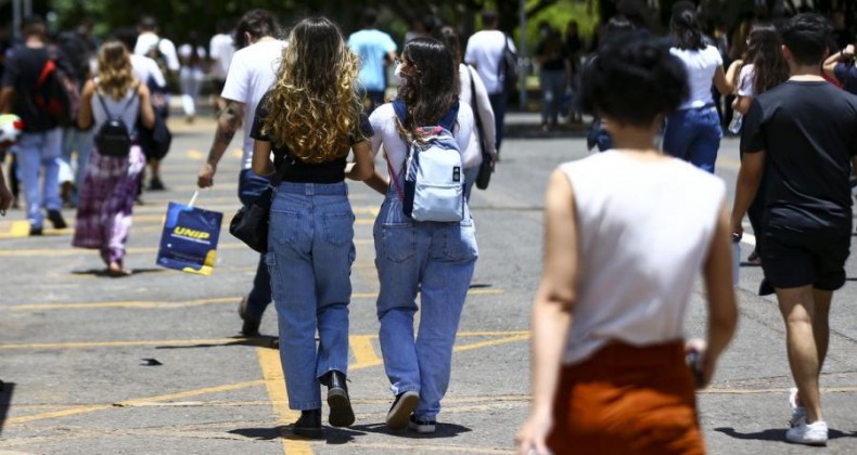 Enem: estudantes podem pedir isenção de taxa a partir desta segunda