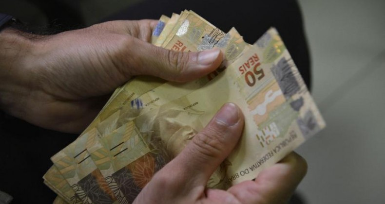 Trabalhadores nascidos em maio e junho recebem hoje abono salarial