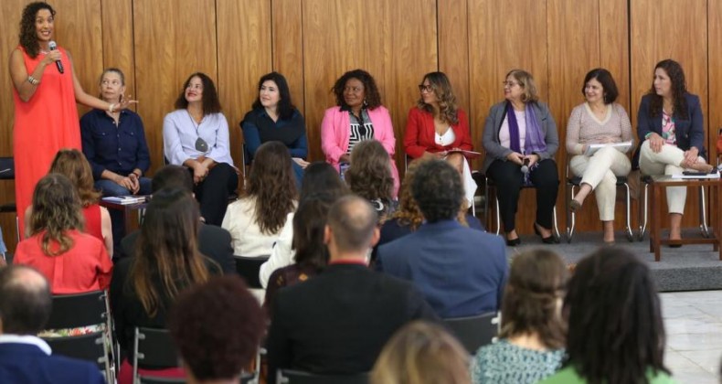 Mulheres ocupam 34% de cargos alta de liderança no setor público