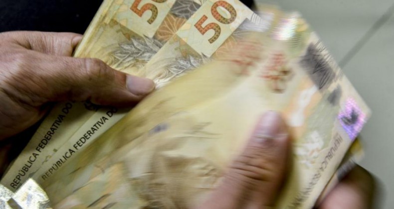 Governo propõe salário mínimo de R$ 1.389 no ano que vem
